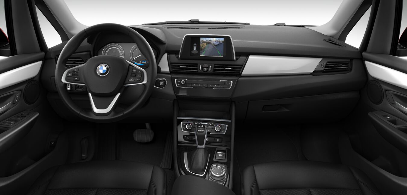 BMW BMW 2er im Innenraum von vorne BMW BMW 2er im Innenraum von vorne