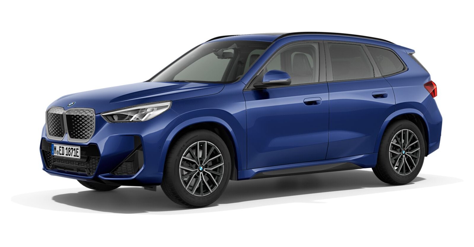 BMW iX1 eDrive20 in Blau von vorne BMW iX1 eDrive20 in Blau von vorne