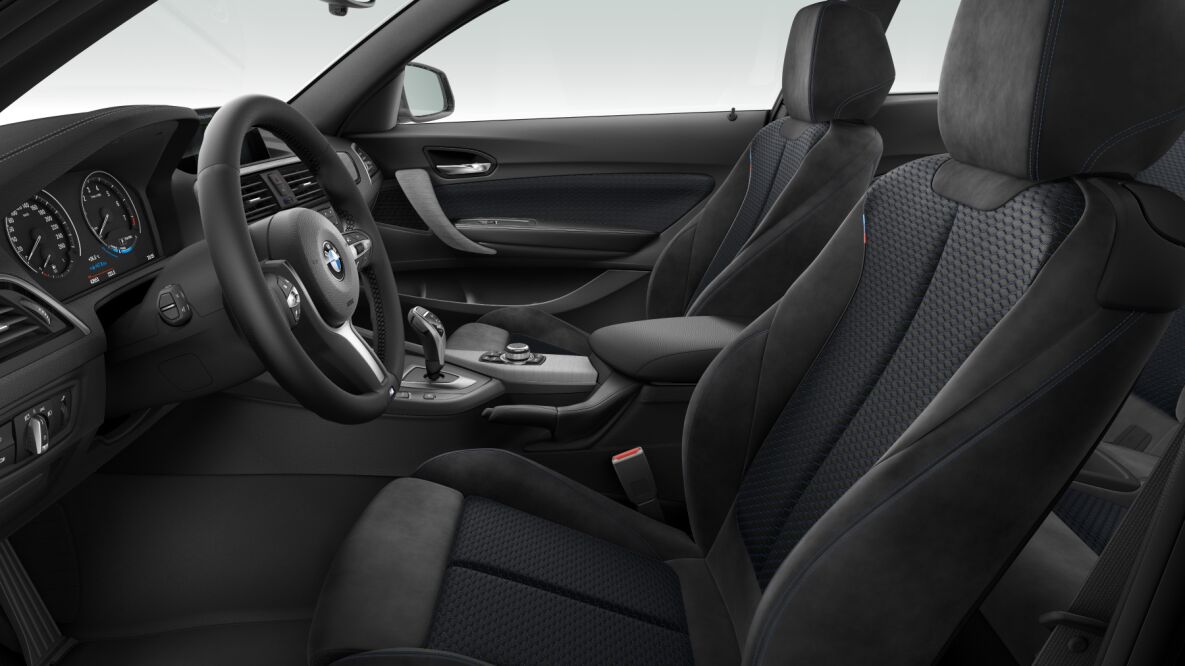 BMW BMW 2er im Innenraum seitlich BMW BMW 2er im Innenraum seitlich