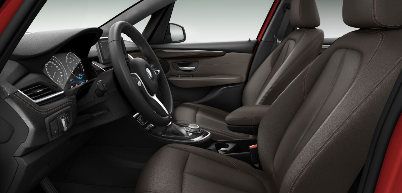 BMW BMW 2er im Innenraum seitlich BMW BMW 2er im Innenraum seitlich