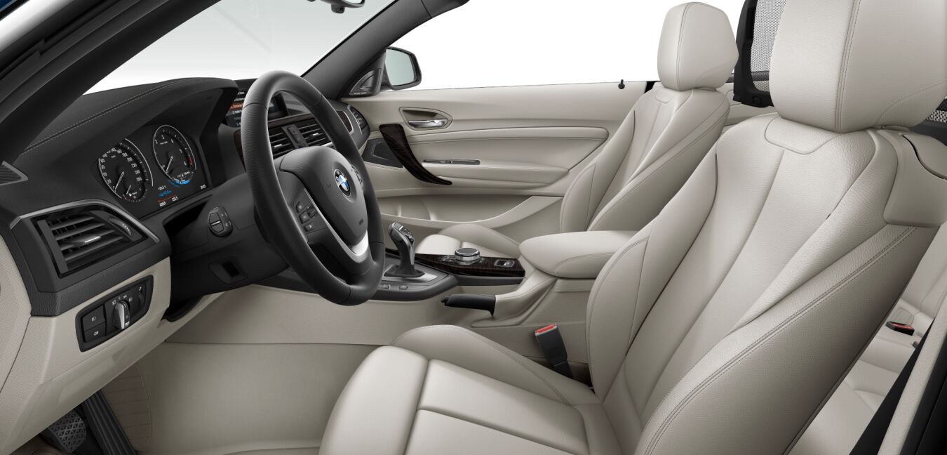 BMW BMW 2er im Innenraum seitlich BMW BMW 2er im Innenraum seitlich