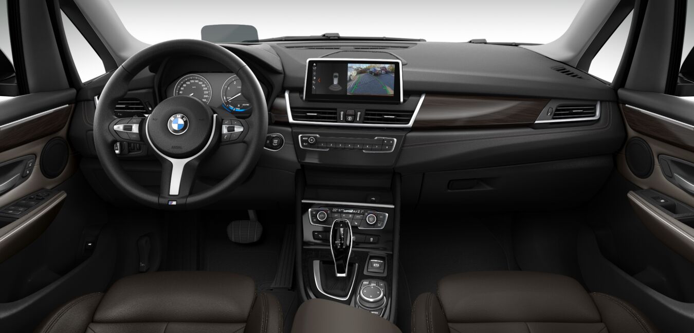 BMW BMW 2er im Innenraum von vorne BMW BMW 2er im Innenraum von vorne
