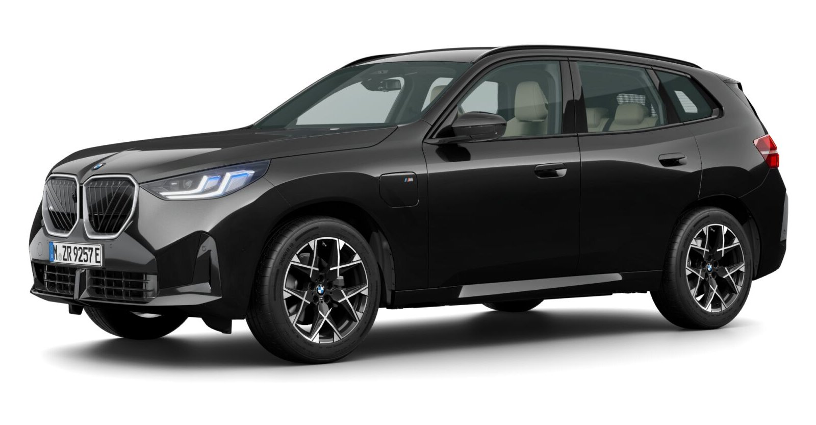 BMW X3 30e xDrive in Schwarz von vorne BMW X3 30e xDrive in Schwarz von vorne