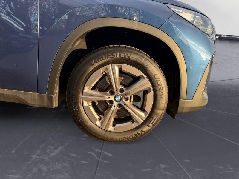 BMW X1 sDrive20i mit Detailansicht auf die Felgen