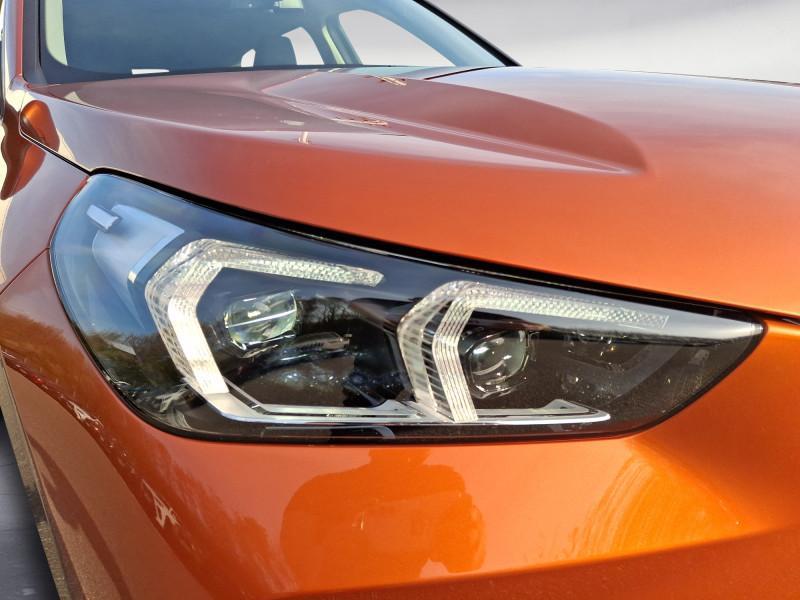 BMW X1 sDrive20i von vorne in Orange