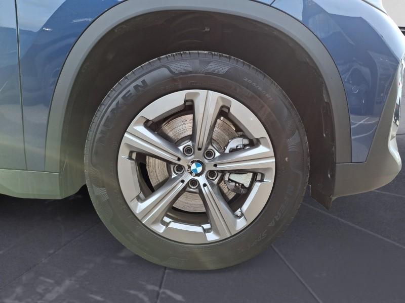 BMW X1 sDrive20i mit Detailansicht auf die Felgen