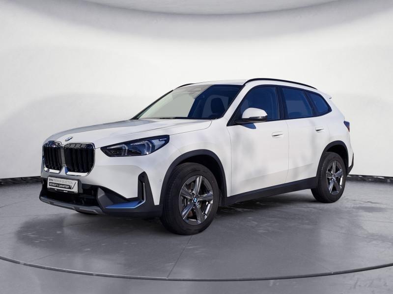 BMW X1 sDrive20i von vorne in Weiß