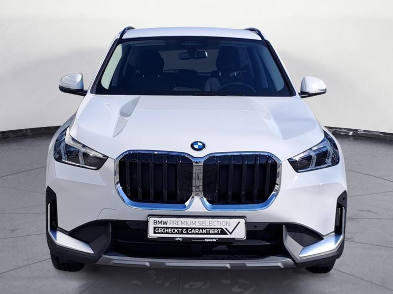 BMW X1 sDrive20i von vorne in Weiß