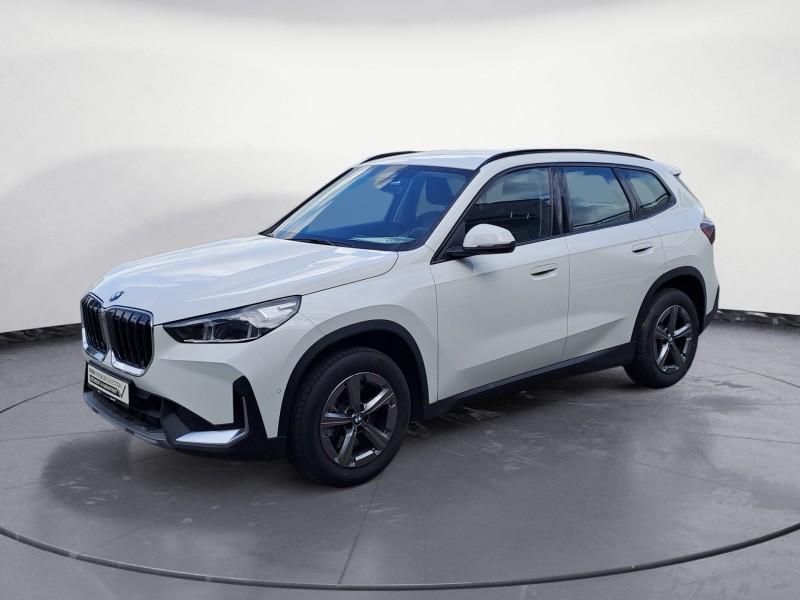 BMW X1 sDrive20i von vorne in Weiß