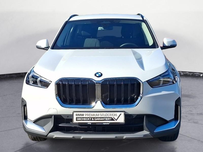 BMW X1 sDrive20i von vorne in Weiß