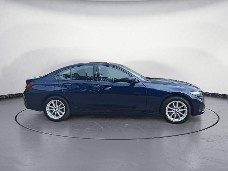 BMW 318i Limousine von vorne in Blau
