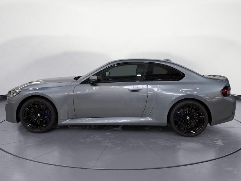 BMW M2 Coupe von der Seite in Sonderlackierung