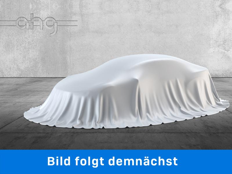 Mehrere Fahrzeuge im Bild