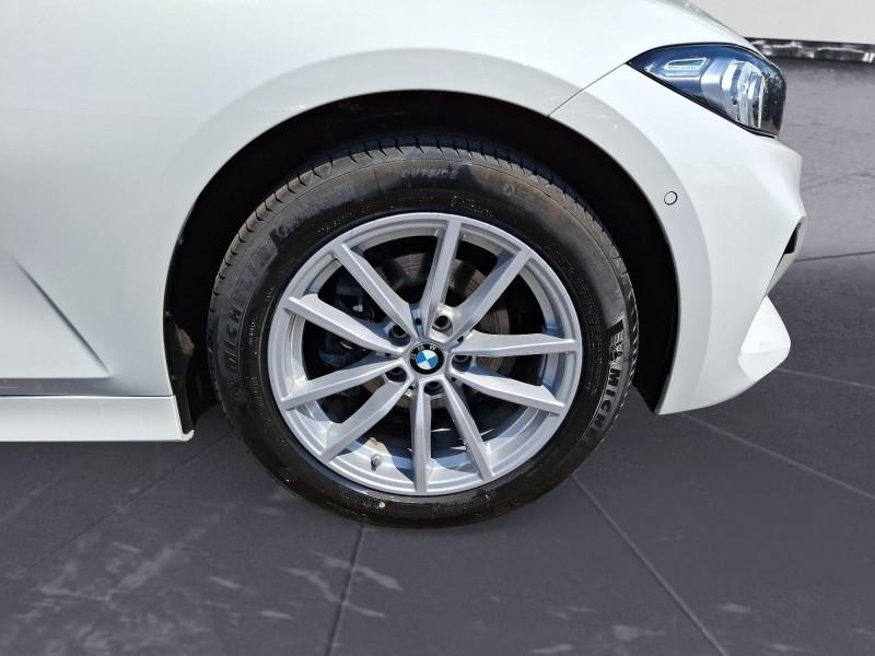 BMW 318i Limousine mit Detailansicht auf die Felgen