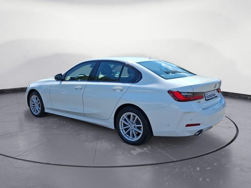 BMW 318i Limousine von hinten in Weiß
