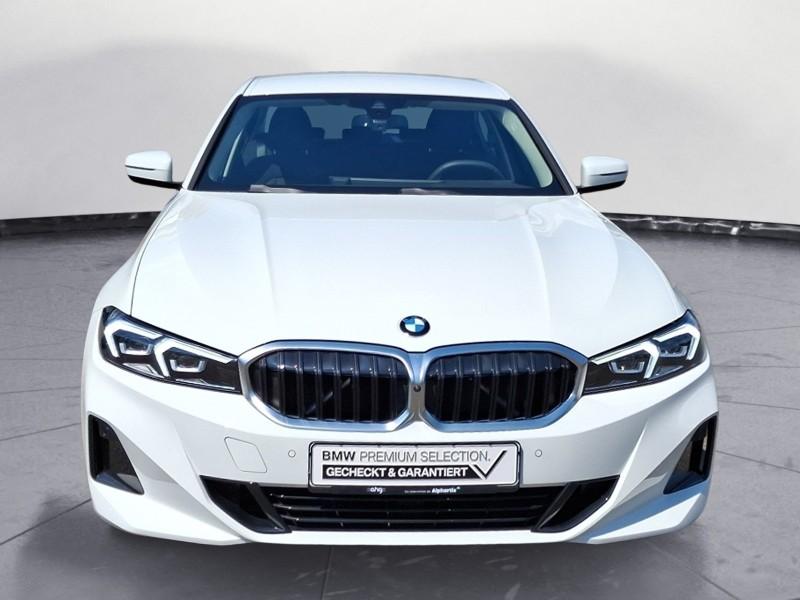 BMW 318i Limousine von vorne in Weiß