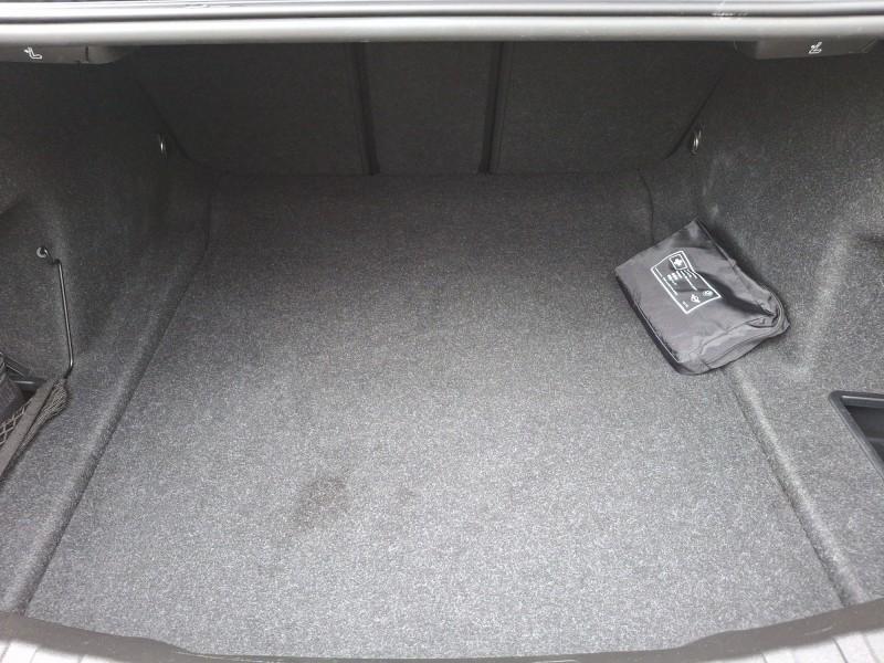 BMW 318i Limousine im Innenraum