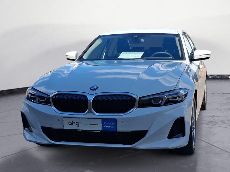 BMW 318i Limousine von vorne in Weiß