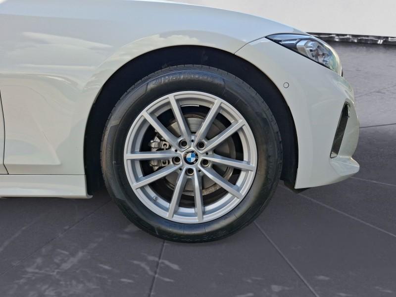 BMW 318i Limousine mit Detailansicht auf die Felgen