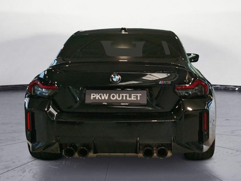 BMW M2 Coupe von hinten in Schwarz