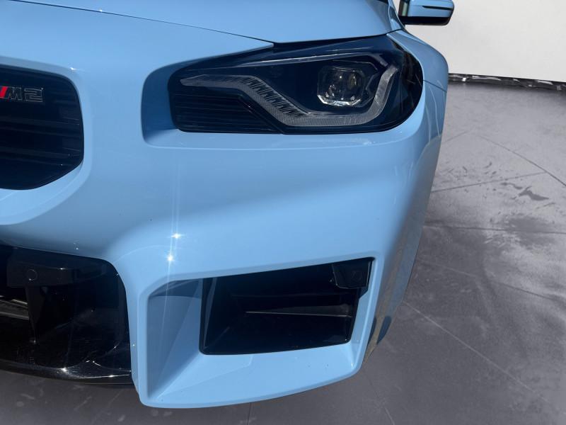 BMW M2 Coupe von der Seite in Blau