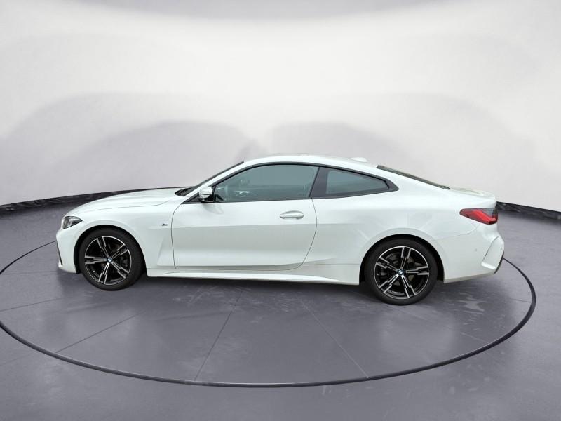 BMW 420d Coupe von vorne in Weiß