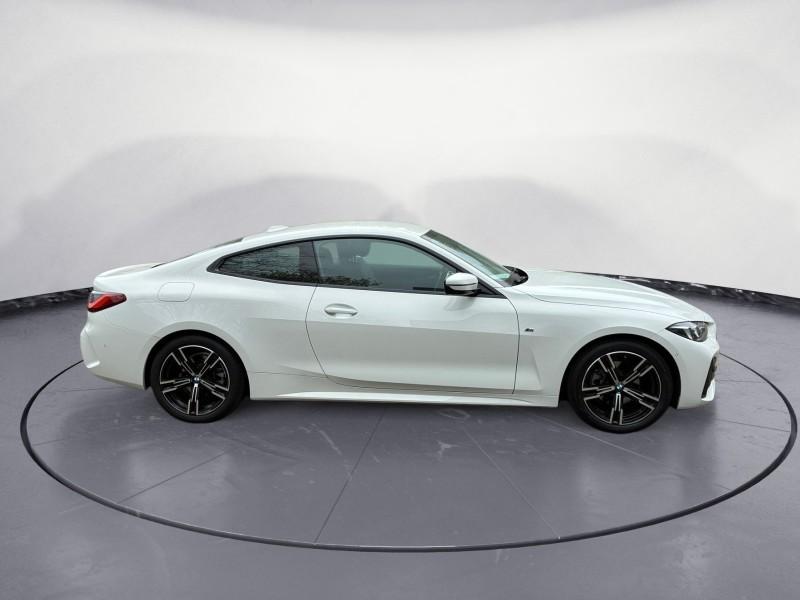 BMW 420d Coupe von vorne in Weiß