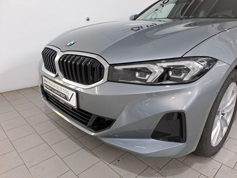 BMW 318i Touring von vorne in Grau