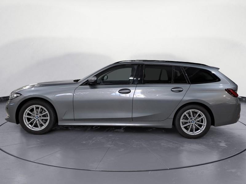 BMW 318i Touring von der Seite in Grau