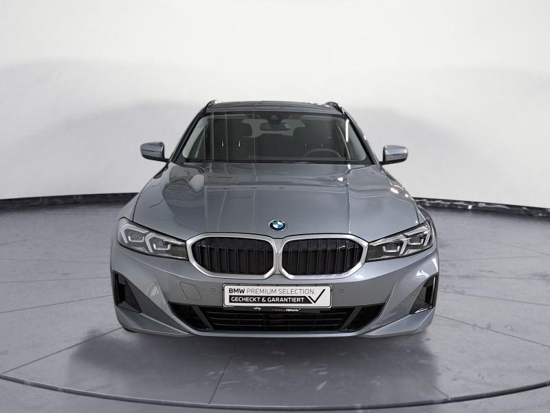BMW 318i Touring von vorne in Grau