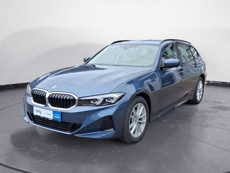 BMW 318i Touring von vorne in Blau