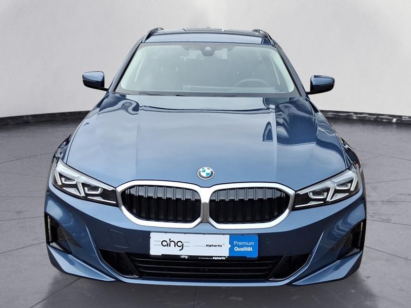 BMW 318i Touring von vorne in Blau