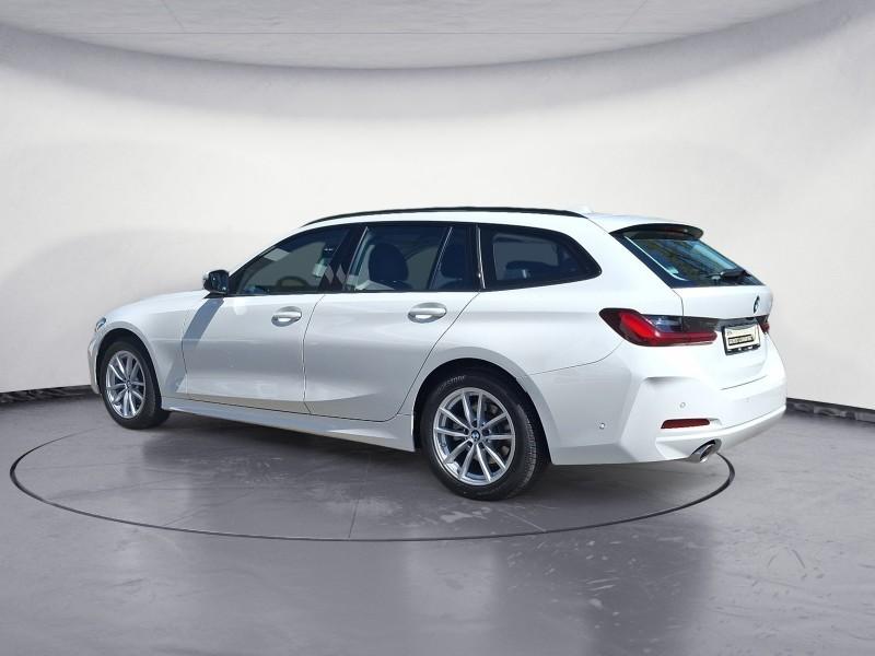 BMW 318i Touring von hinten in Weiß