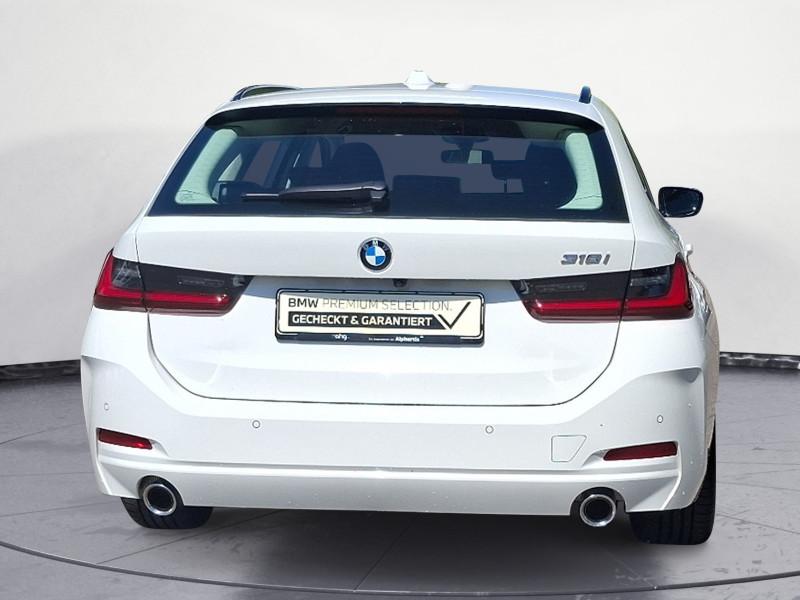 BMW 318i Touring von hinten in Weiß