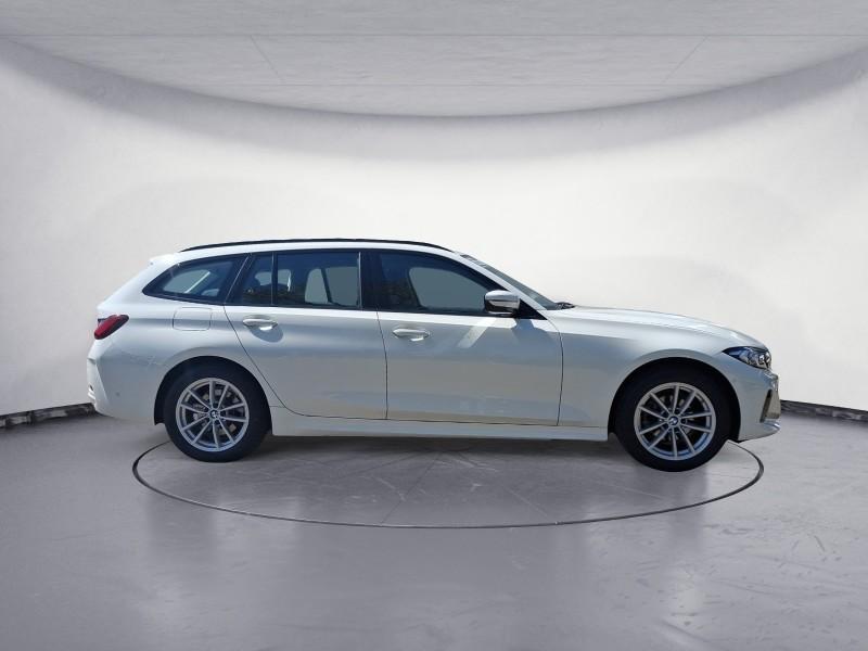 BMW 318i Touring von der Seite in Weiß