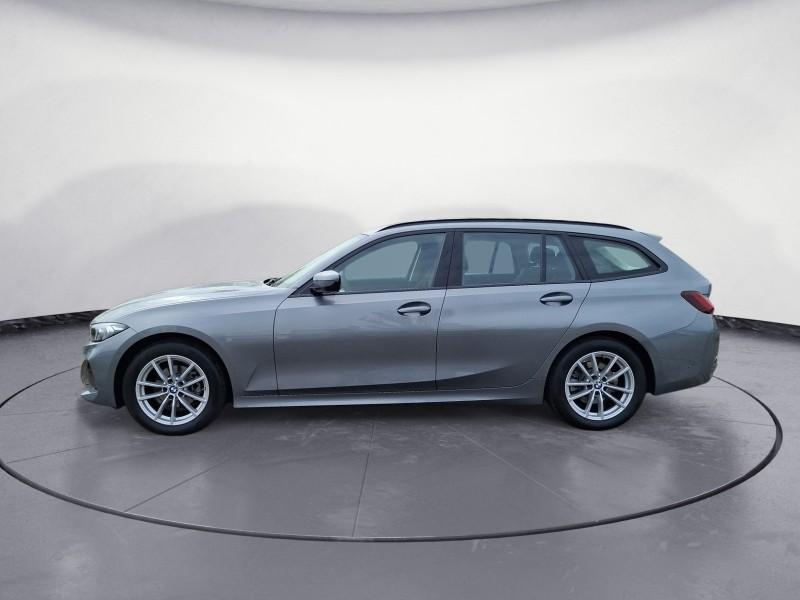 BMW 318i Touring von der Seite in Grau