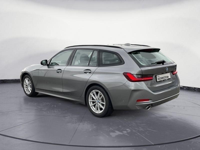 BMW 318i Touring von hinten in Grau
