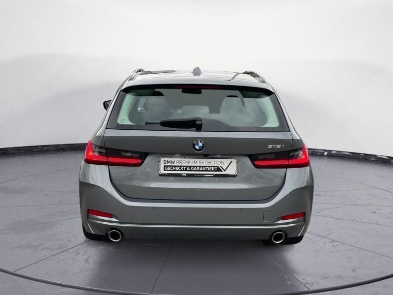BMW 318i Touring von hinten in Grau
