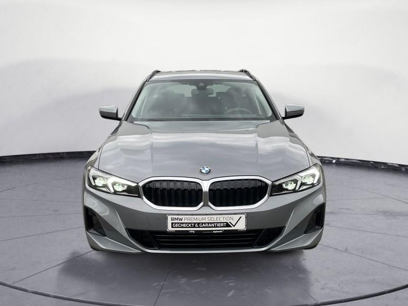 BMW 318i Touring von vorne in Grau