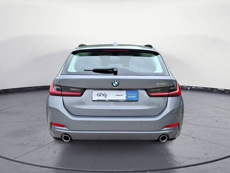 BMW 318i Touring von hinten in Grau
