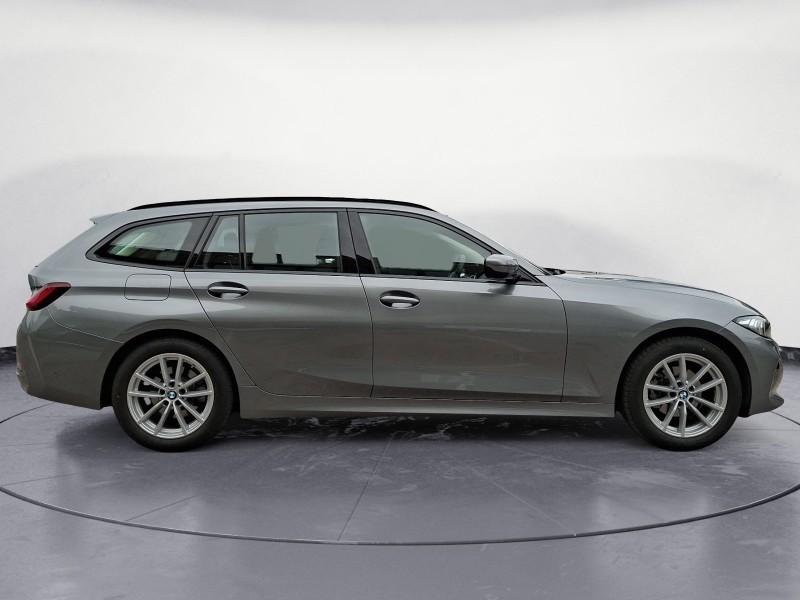 BMW 318i Touring von der Seite in Grau