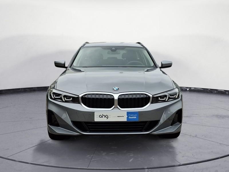 BMW 318i Touring von vorne in Grau