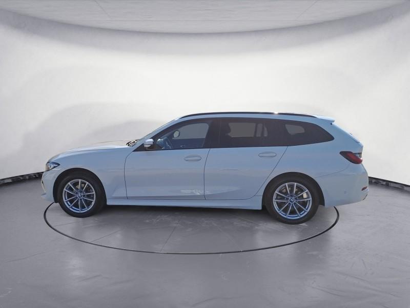 BMW 318i Touring von hinten in Weiß