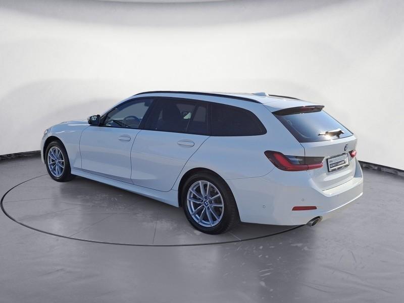 BMW 318i Touring von hinten in Weiß