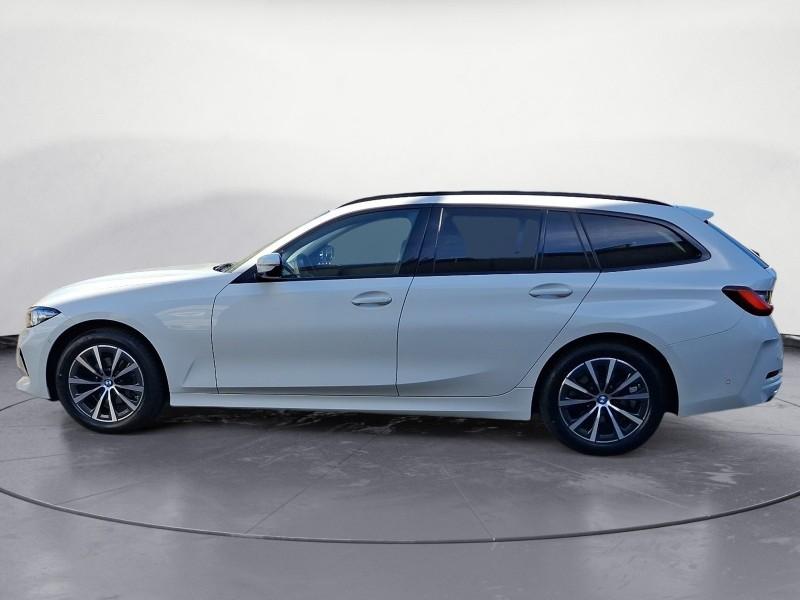 BMW 318i Touring von der Seite in Weiß