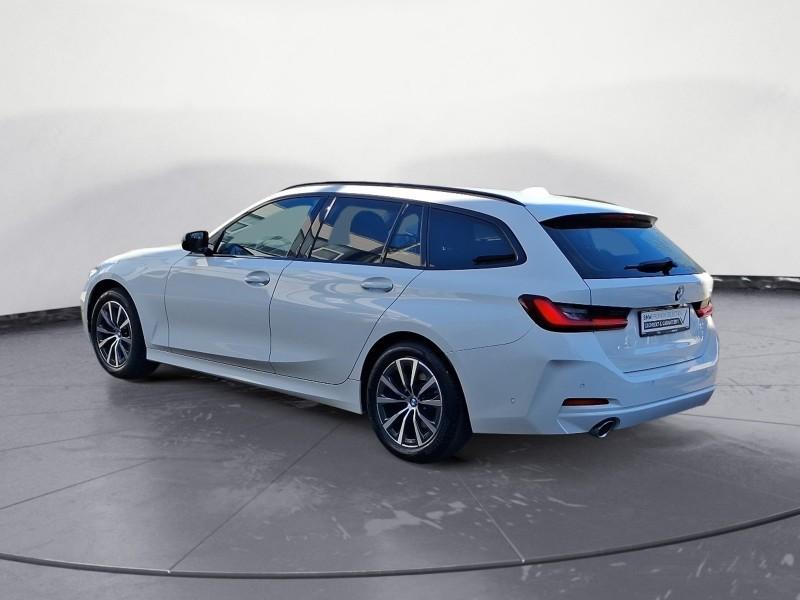 BMW 318i Touring von hinten in Weiß