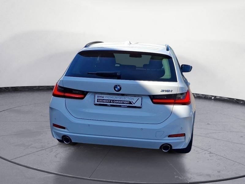 BMW 318i Touring von hinten in Weiß
