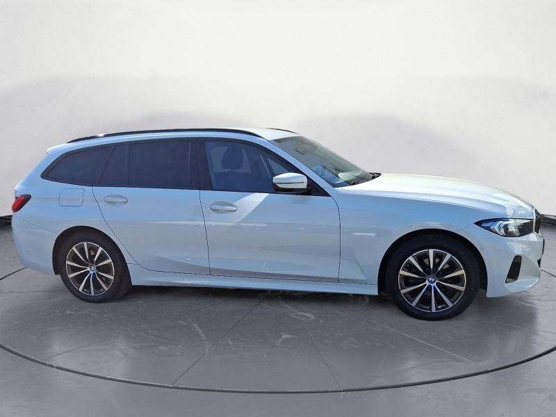 BMW 318i Touring von der Seite in Weiß