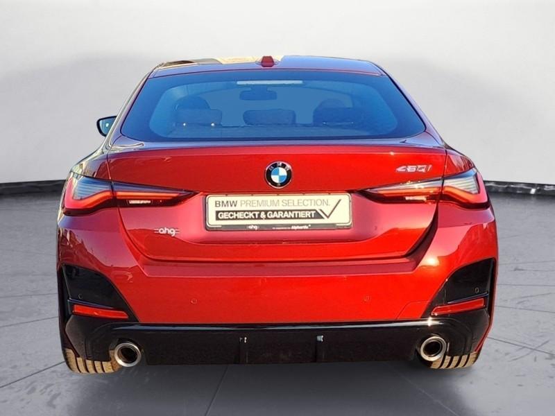 BMW 420i Gran Coupe von hinten in Rot