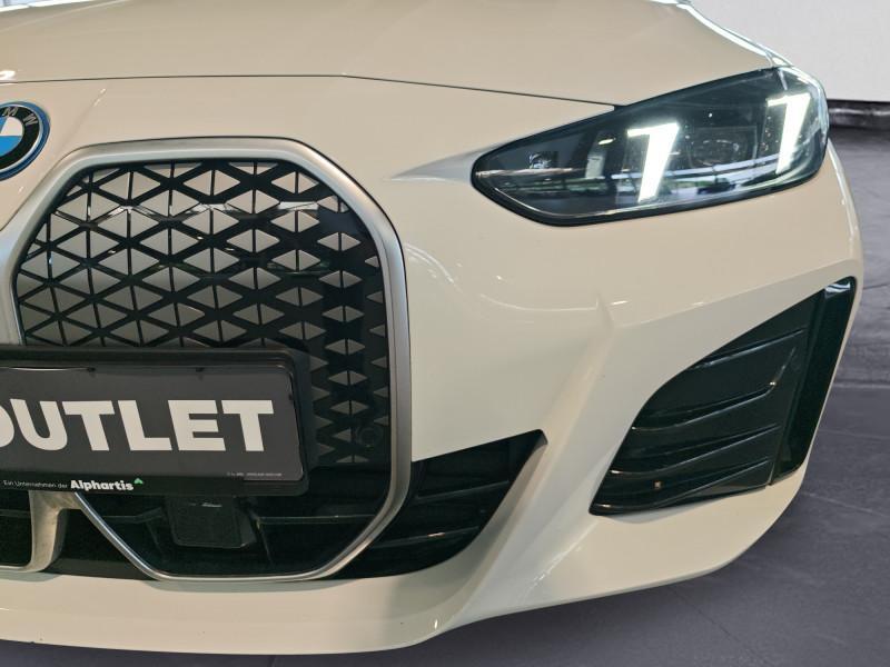 BMW i4 eDrive40 Gran Coupe von vorne in Weiß